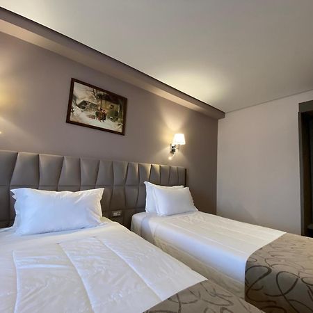 Doanesia Premium Hotel & Spa Tiranë Ngoại thất bức ảnh