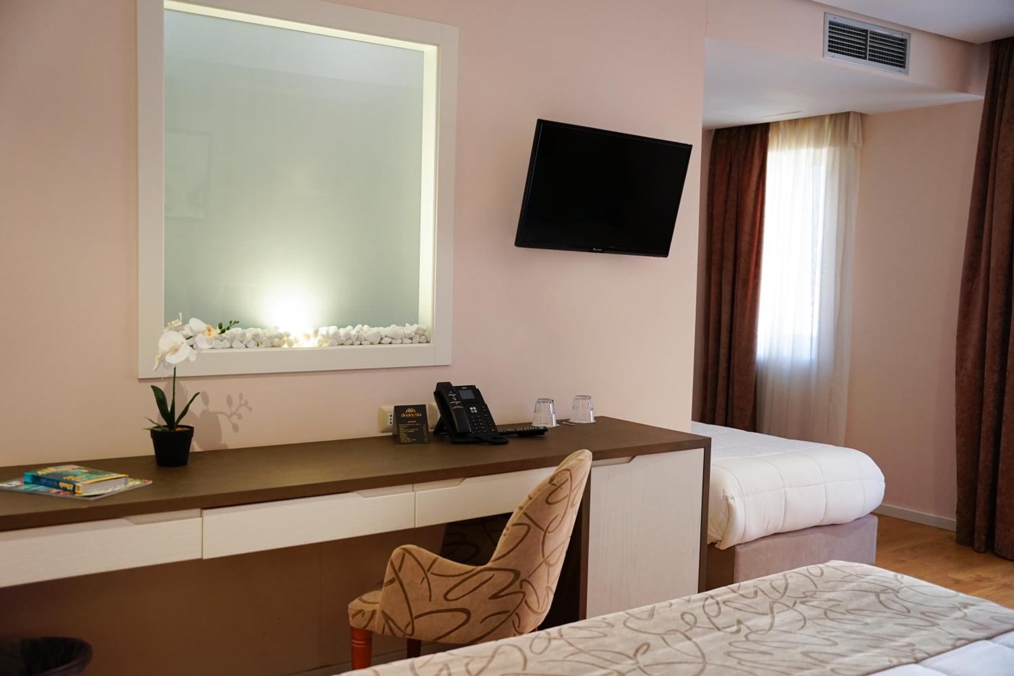 Doanesia Premium Hotel & Spa Tiranë Ngoại thất bức ảnh