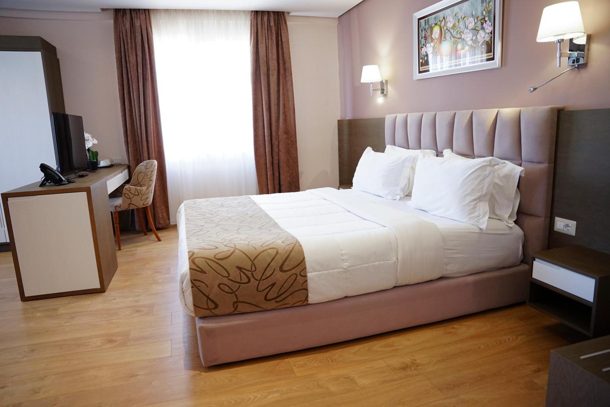 Doanesia Premium Hotel & Spa Tiranë Ngoại thất bức ảnh