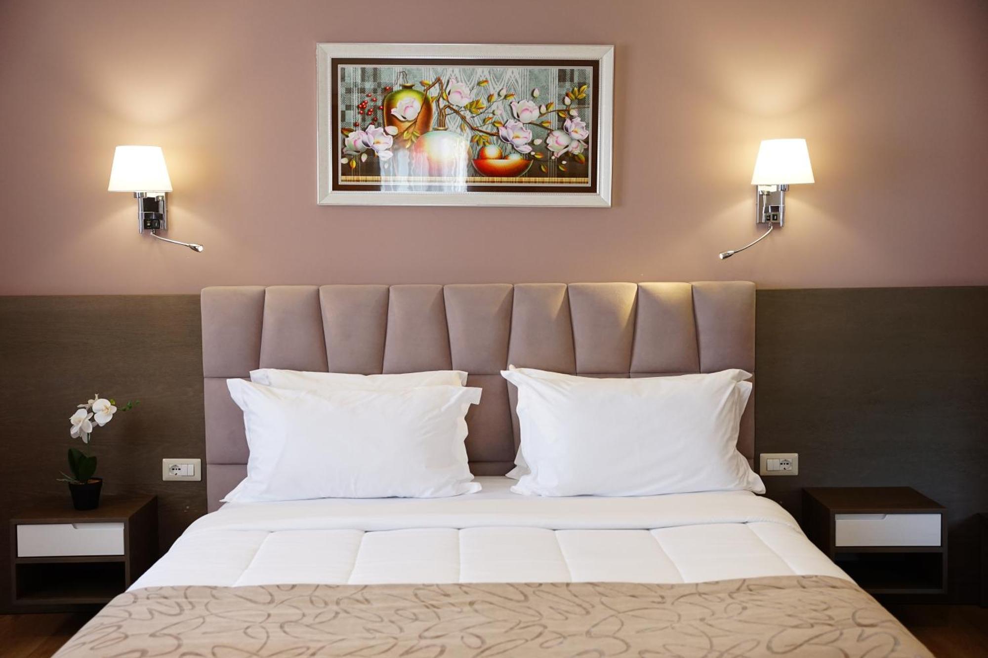 Doanesia Premium Hotel & Spa Tiranë Ngoại thất bức ảnh
