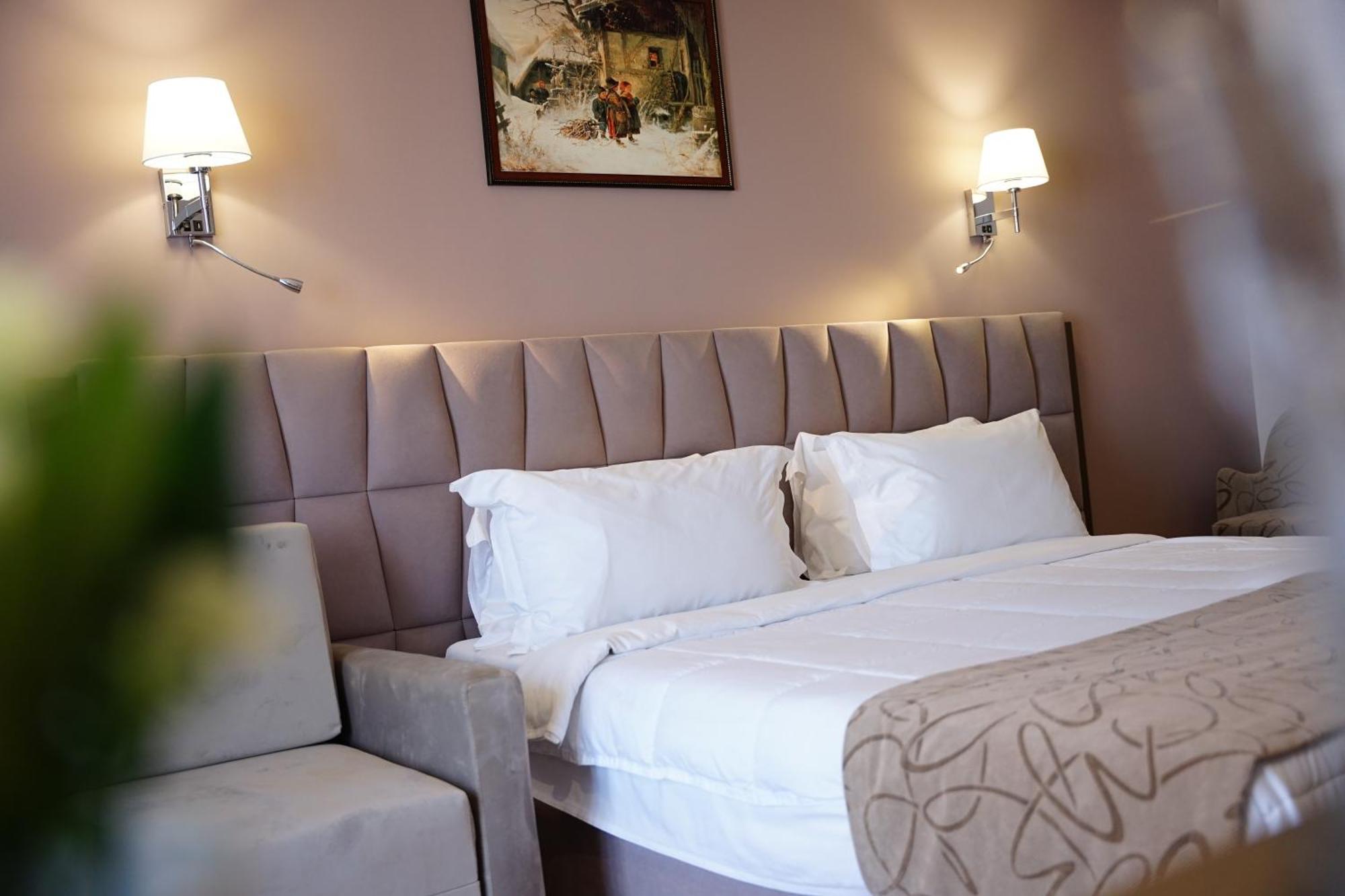 Doanesia Premium Hotel & Spa Tiranë Ngoại thất bức ảnh