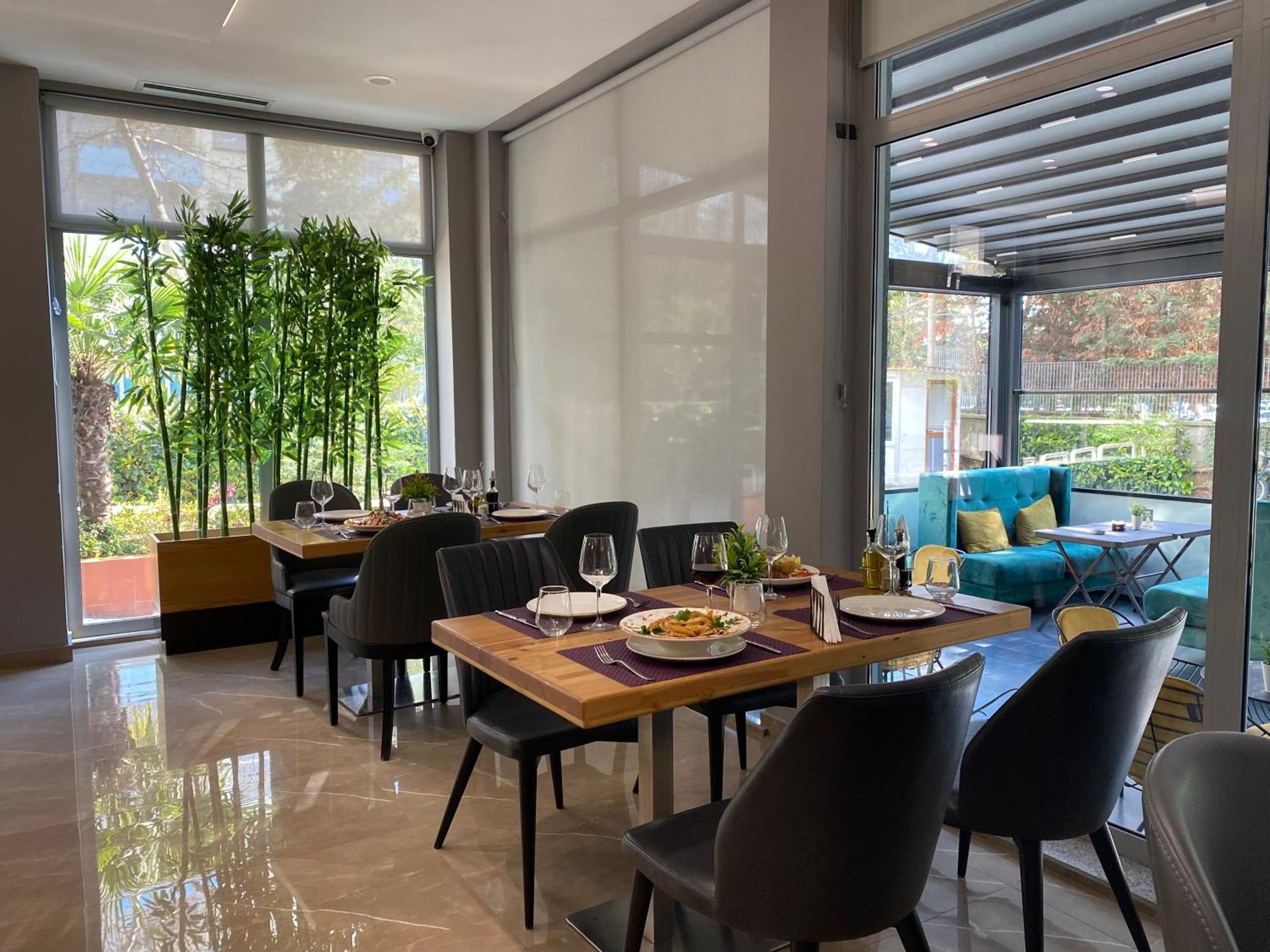 Doanesia Premium Hotel & Spa Tiranë Ngoại thất bức ảnh