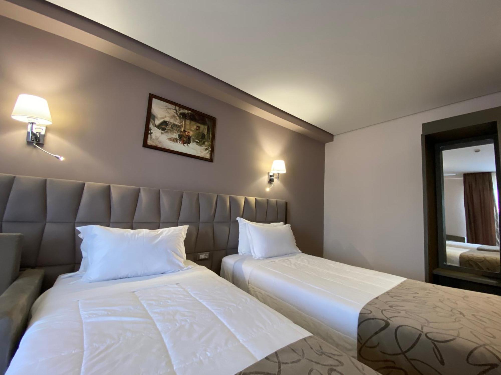 Doanesia Premium Hotel & Spa Tiranë Ngoại thất bức ảnh
