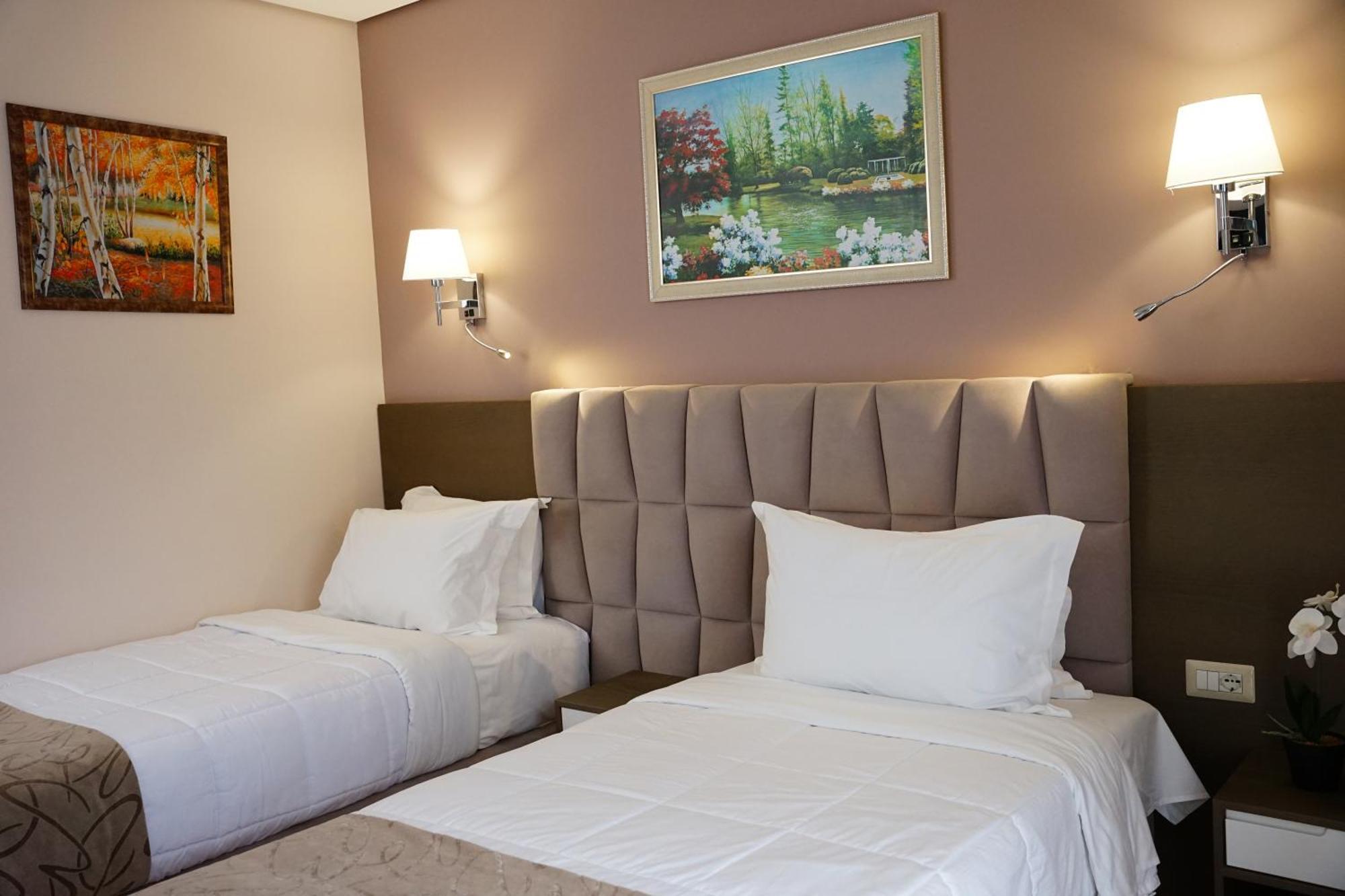 Doanesia Premium Hotel & Spa Tiranë Ngoại thất bức ảnh